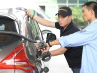 Những điểm cần lưu ý khi đi bơm xăng, dầu ô tô