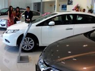 Trước giờ giảm phí trước bạ, khách mua ô tô hoãn nhận xe tìm cơ hội săn ưu đãi 'kép'