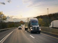 Những sai lầm phổ biến khi lái xe cạnh xe tải