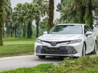 Phân khúc sedan tầm giá 1 tỷ đồng, Toyota Camry không còn đường tiến