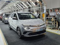 VinFast VF e34 chính thức được giao cho khách, gia tăng tiện ích, thay đổi gói thuê pin theo hướng có lợi cho người dùng