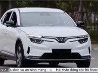 Chủ tịch nước Nguyễn Xuân Phúc trải nghiệm VinFast VF 8 cùng tỷ phú Phạm Nhật Vượng