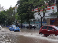 Kỹ năng lái xe ô tô an toàn qua vùng ngập nước: Ứng dụng ngay để tránh gặp 'hạn' thủy kích