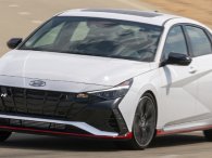 Đại lý nhận cọc thế hệ mới, Hyundai Elantra 2022 'giảm thuế' đẩy hàng tồn kho