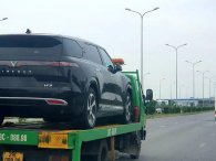 VinFast VF9 'lộ diện trần trụi' trên cao tốc, rộ tin xe sắp về đại lý