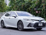 Toyota Camry 2022 siêu lướt 'hét' giá gấp đôi nhờ mang biển số VIP