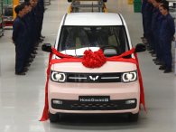 Xe điện Wuling HongGuang Mini EV vừa xuất xưởng tại Việt Nam có giá bao nhiêu?