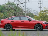 Xe nhập khẩu 'oằn mình' xoay sở kích cầu