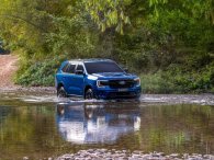 Ford Everest dẫn đầu phân khúc SUV 7 chỗ - Santa Fe, Fortuner không phải đối thủ ngang cơ