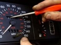 Bóc mẽ thủ đoạn tua ngược ODO bằng 6 kỹ năng 'soi' và check khi mua ô tô cũ