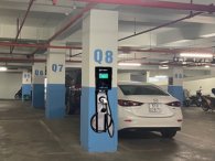 Chung cư Hà Nội cấm sạc xe máy, ô tô điện sẽ ra sao?