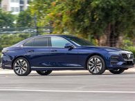 Đại lý xả kho lô VinFast Lux A2.0 cuối cùng giá dưới 700 triệu đồng: Sedan cỡ E rẻ hơn xe hạng C