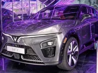 Xem trước thông số VinFast VF7: Điểm khác biệt giữa hai phiên bản nằm ở khả năng vận hành và trang bị an toàn