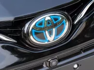Toyota âm thầm thay đổi logo nhận diện trên xe hybrid
