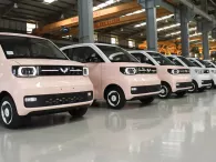 Ô tô điện Wuling Mini EV thay đổi nhận diện: Dùng tên mới, dán decal cờ Mỹ