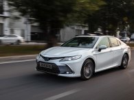 Toyota Camry khẳng định chủ quyền ngôi vương phân khúc sedan hạng D 2023