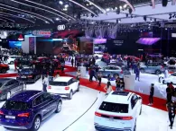 Doanh số thị trường ô tô Việt Nam giảm 50% trong tháng đầu năm 2024