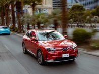 Doanh thu xe điện tăng trưởng mạnh trên toàn cầu, VinFast đặt mục tiêu giao 100.000 xe năm 2024