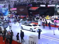 Người Việt giảm mua ô tô, chờ hỗ trợ lệ phí trước bạ?