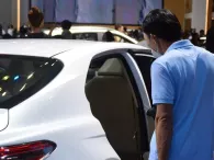 Ô tô mới tồn kho giảm 100-200 triệu đồng: Món hời cho người thích hưởng giá tốt? Ô tô mới tồn kho giảm 100-200 triệu đồng: Món hời cho người thích hưởng giá tốt?