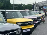 Cận cảnh 99 chiếc VinFast VF 3 đầu tiên bàn giao tới tay khách Việt