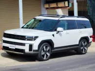 Hyundai Santa Fe thế hệ mới xuất hiện không ngụy trang trên đường phố Việt