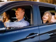 Tết nên thuê xe tự lái hay đi taxi?