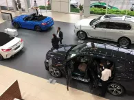 Nguồn cung ô tô đạt đỉnh, người mua hưởng lợi ưu đãi