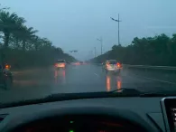 5 điều cần nhớ khi lái xe dưới trời mưa bất chợt