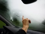 Cửa kính mờ sương, “tín hiệu lạ” từ hệ thống điều hòa ô tô bạn cần chú ý