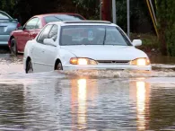 Kỹ năng 'sơ cứu' ô tô bị ngập nước đúng cách, hạn chế thiệt hại do mưa bão