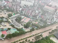 Bí quyết vượt đường ngập an toàn: Chuyên gia ô tô tiết lộ 4 nguyên tắc vàng tránh 'thủy kích'