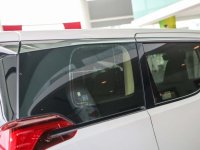 Đánh giá xe Toyota Alphard Luxury 2019: Cửa kính 1