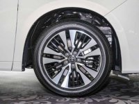Đánh giá xe Toyota Alphard Luxury 2019: La-zăng đa chấu 18 inch đẹp mắt 1