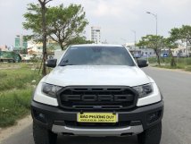 Xe màu trắng