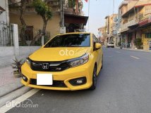 1.2 Hatchback màu vàng chanh sản xuất 2021