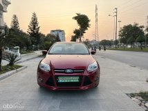 Xe màu đỏ nổi bật