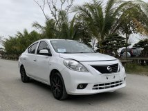 Xe 5 chỗ số sàn bản đủ