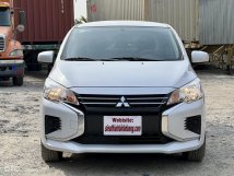 Màu trắng, nhập khẩu nguyên chiếc