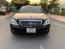 Xe màu đen