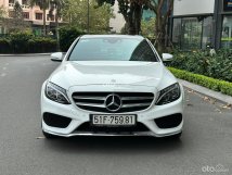 Màu trắng, nội thất đỏ