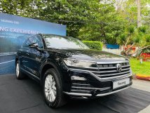 Màu đen xe sang đẳng cấp có xe giao ngay và đặc biệt có xe lái thử đăng kí Ms Minh Thư