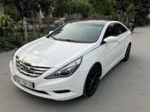 Xe màu trắng