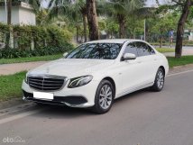 Model 2017 màu trắng, lên nhiều đồ