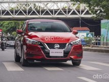 Xe màu đỏ, xe nhập 