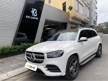 Xe màu trắng