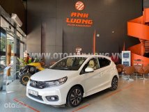 Màu trắng, xe nhập giá cạnh tranh
