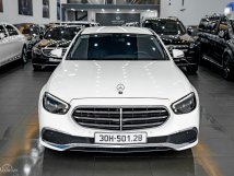 Ngoại thất trắng, nội thất đen