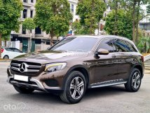 Màu nâu Dolomite, nội thất đen sang trọng