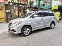 Cần bán Toyota Innova 2.0E 2014 - Gia đình sắp xuất cảnh cần bán xe Toyota Innova E đời cuối 2014